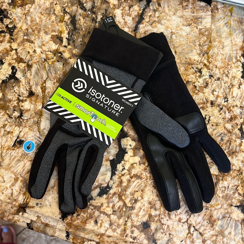 NWT ISOTONER gloves Smart Touch